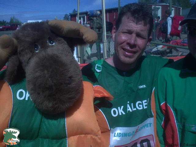 Jan-Olov Andersson (till höger) efter att ha fört OK Älgen i mål på sträcka 10, 10-mila 2007, placering: 265.