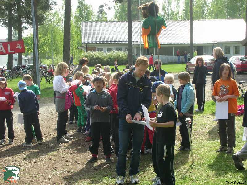 Niclas Jonasson instruerar