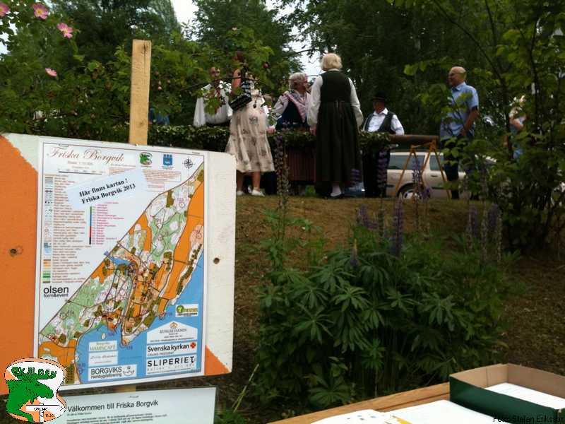 Midsommarstång och vår nya karta i Borgvik